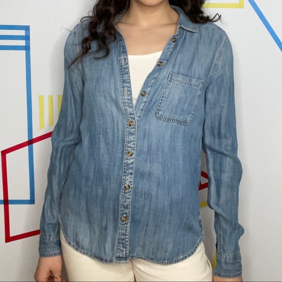 American Eagle Chambray Button Down Shirt - Picture 2 of 4